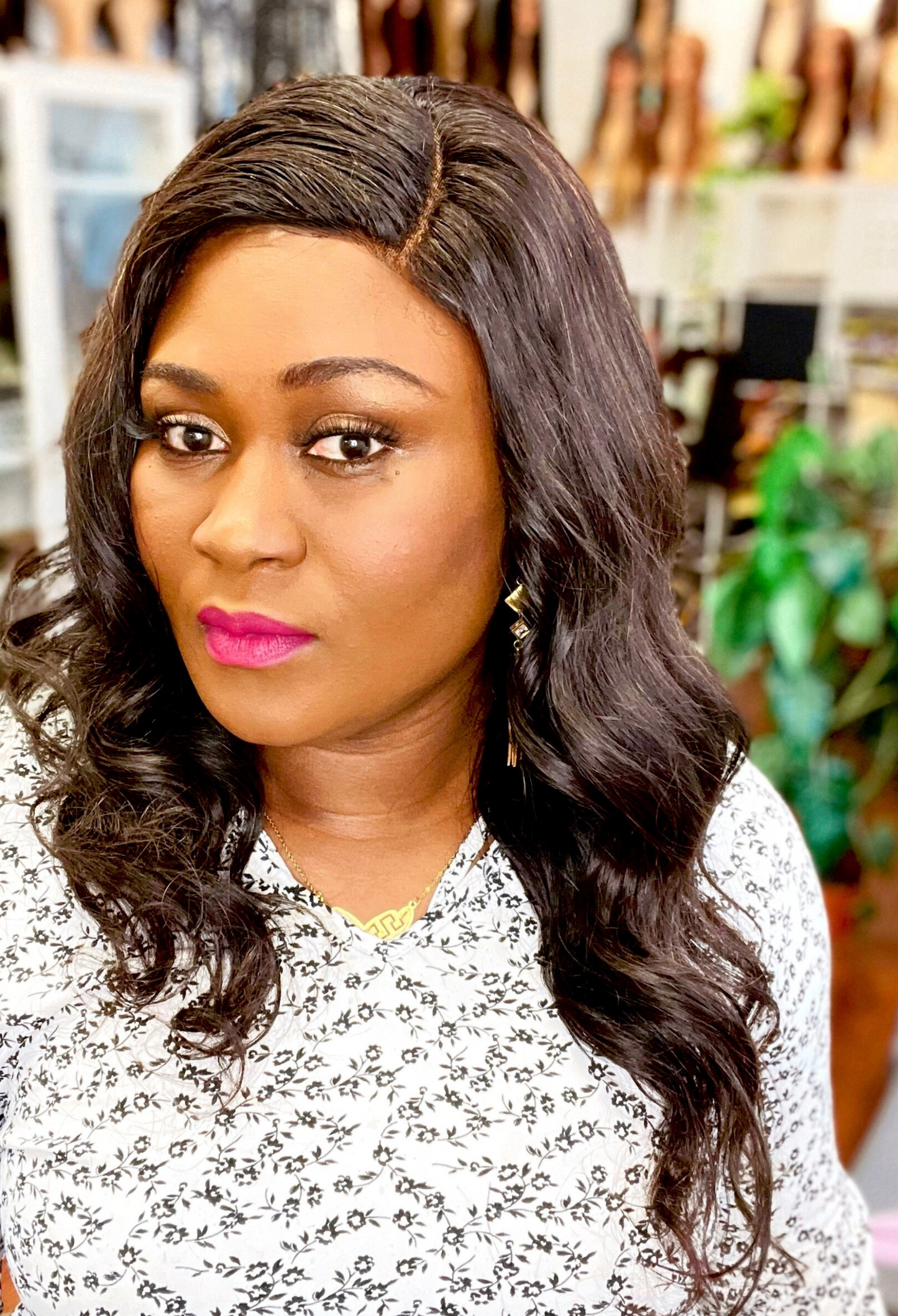 Glueless wavy frontal wig