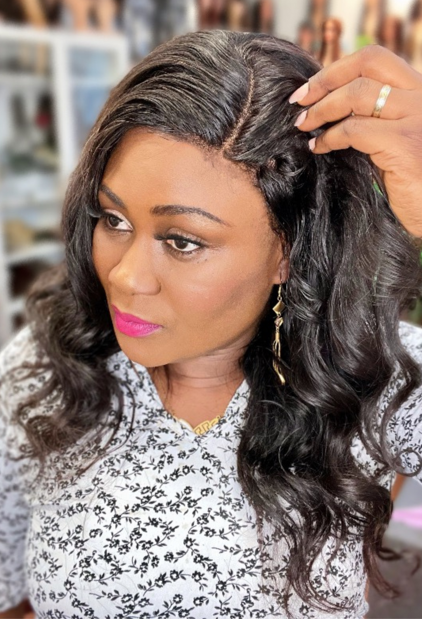 Glueless wavy frontal wig